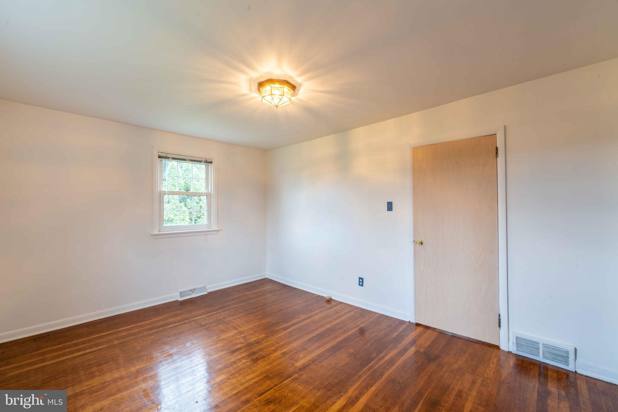 862 Almshouse Road Warminster, PA 18974 - Photo 19 of 25 3rd bedroom
