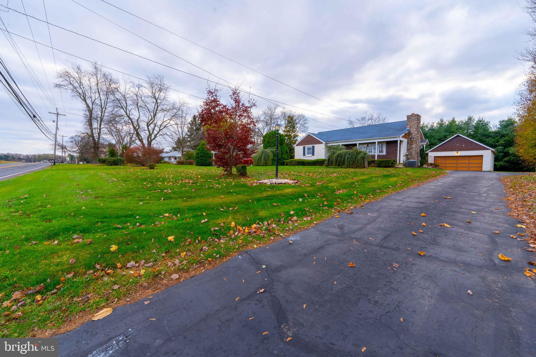 862 Almshouse Road Warminster, PA 18974 - Photo 4 of 25 Gallery Image 4