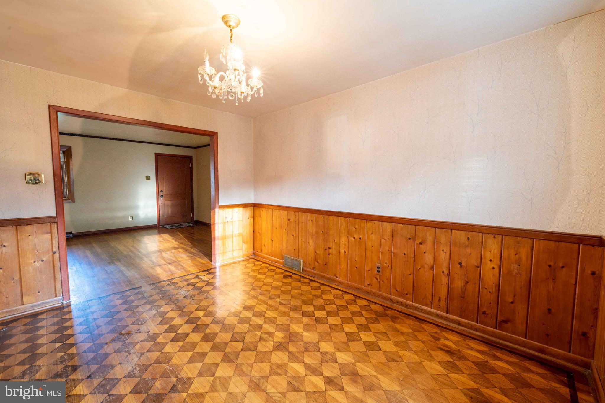 862 Almshouse Road Warminster, PA 18974 - Photo 8 of 25 Dinig room
