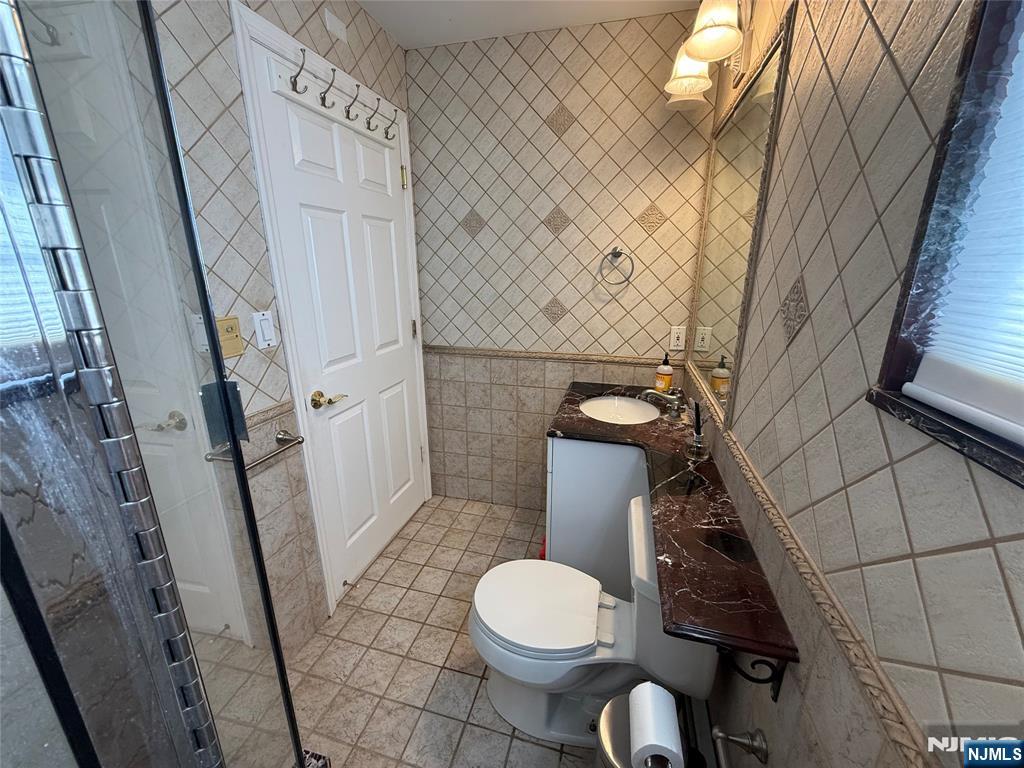 121 Newcomb Road Tenafly, NJ 07670 - Photo 16 of 28