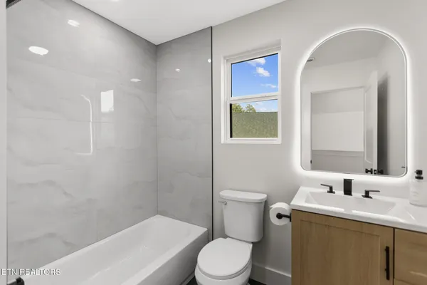 $569,900 | 7222 Bethesda Springs Way, Corryton, TN 37721