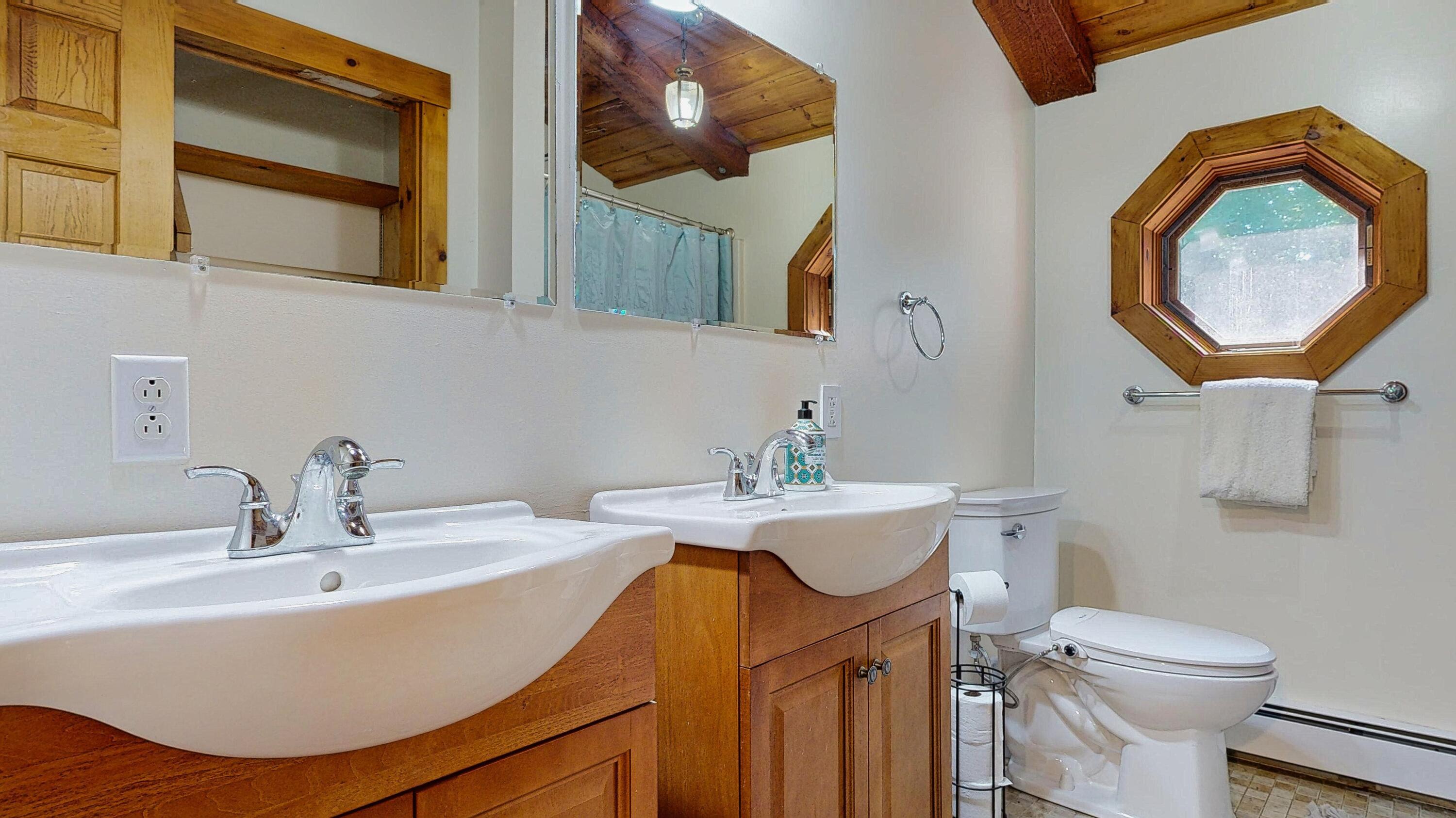5 Cresthaven Road Windham, ME 04062 - Photo 43 of 56 Primary Bathroom