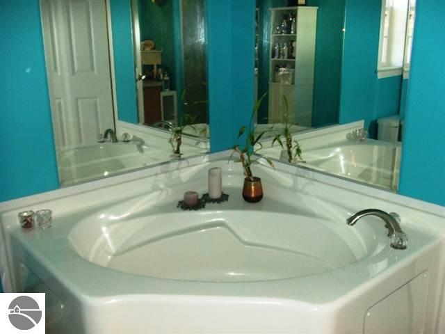 14383 Winters Road Kewadin, MI 49648 - Photo 13 of 22 1738905-12.JPG