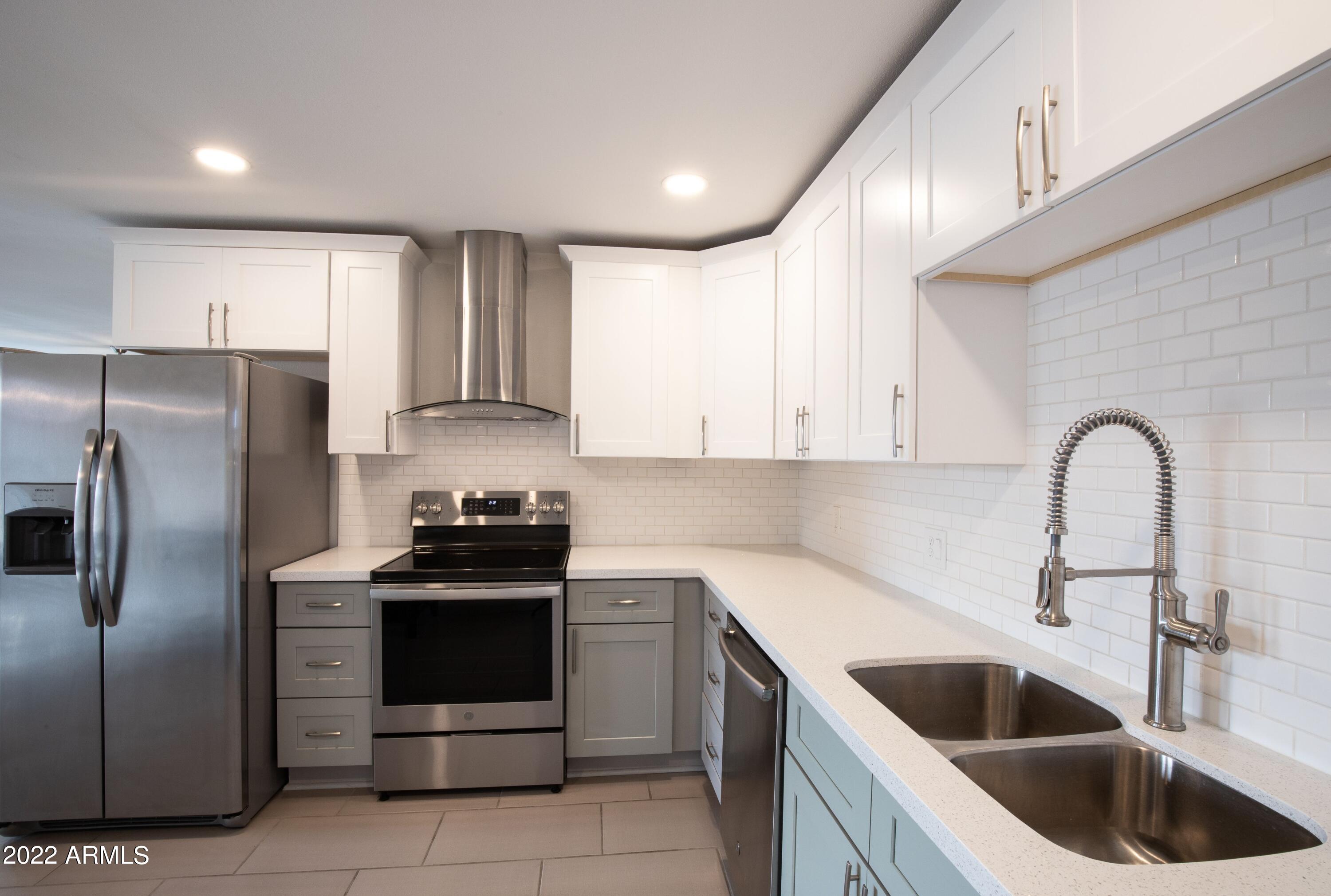 3302 East Charter Oak Road Phoenix, AZ 85032 - Photo 4 of 14 SS Appliances