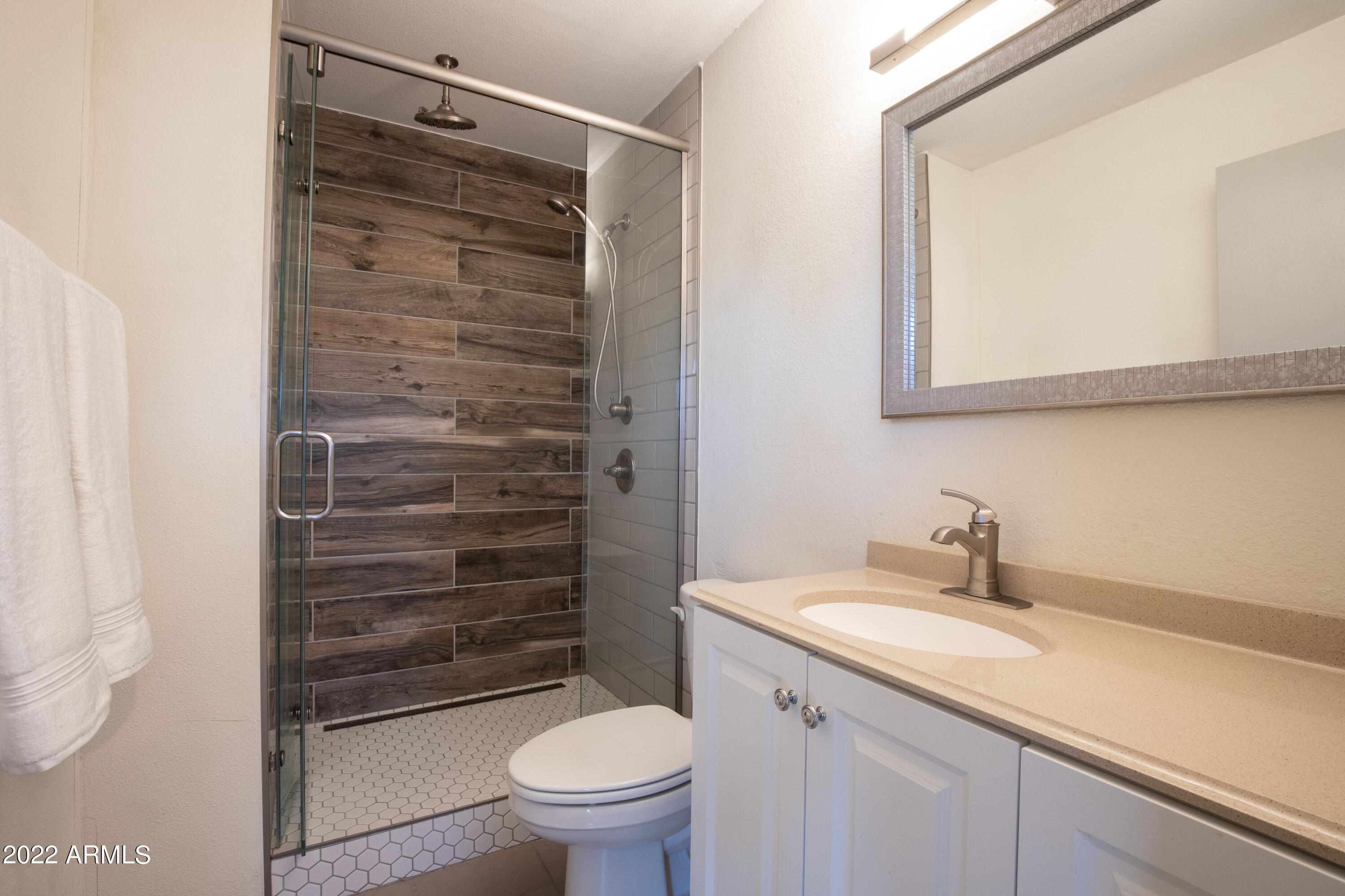 3302 East Charter Oak Road Phoenix, AZ 85032 - Photo 8 of 14 Mstr Ba