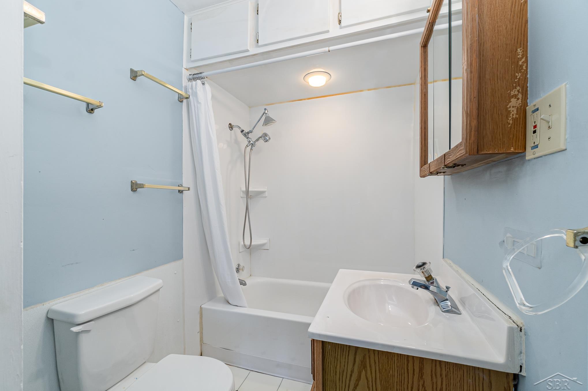820 Swanson Road Saginaw, MI 48609 - Photo 17 of 22 50113137-16.JPG