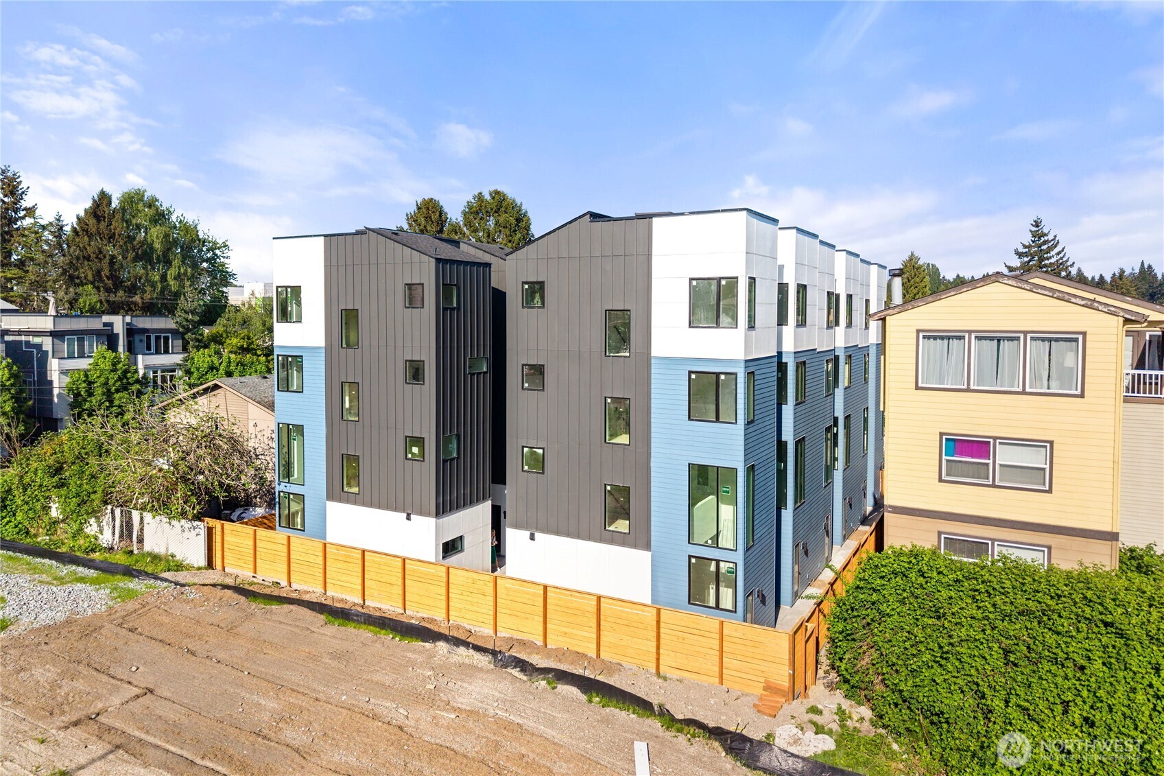 8863 Midvale Avenue North, Unit A Seattle, WA 98103 - Photo 34 of 38