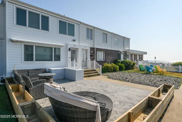 a view of a house with backyard and sitting area
