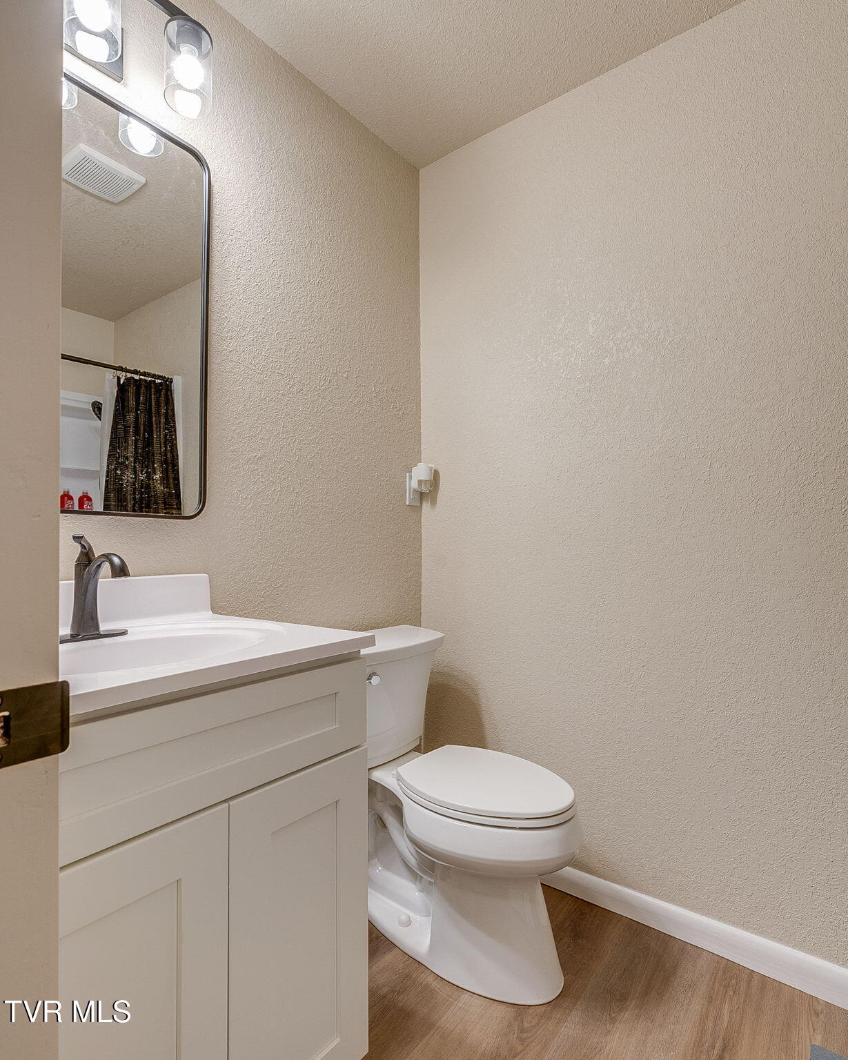 1134 Cooks Valley Road Kingsport, TN 37664 - Photo 21 of 36 017