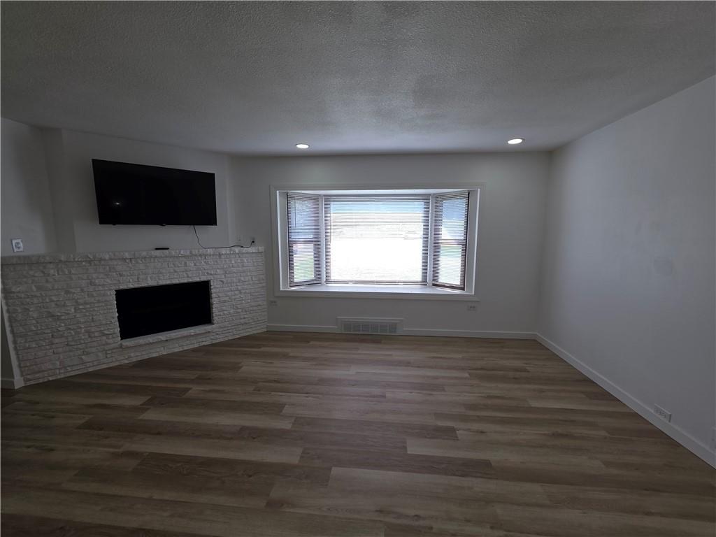1704 Rte 291 Independence, MO 64050 - Photo 2 of 43
