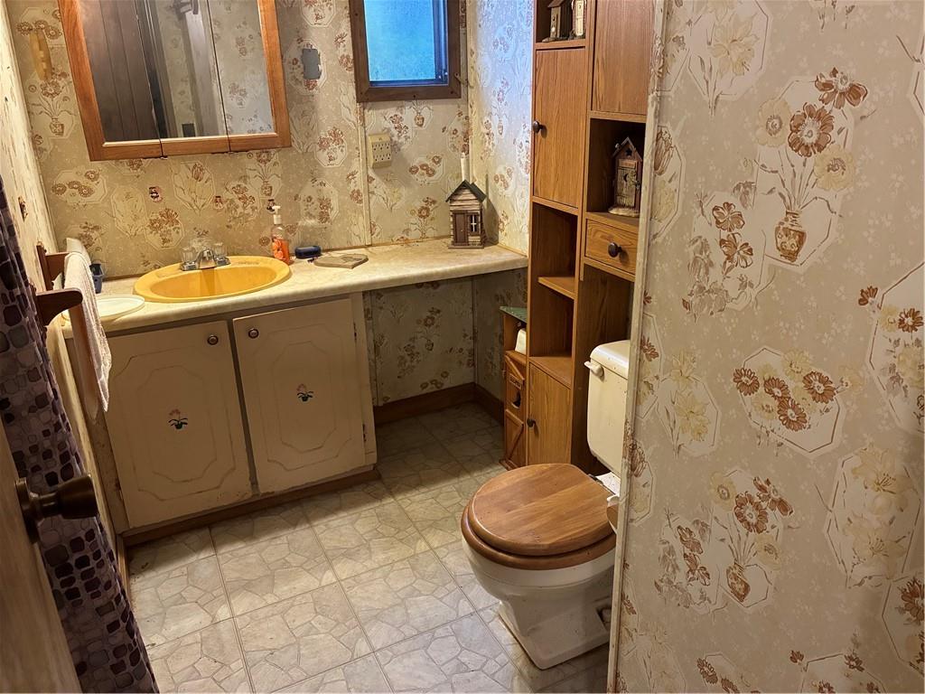 208 Manors Mill Road Dallas, GA 30157 - Photo 8 of 26 a bathroom with a sink toilet and shower