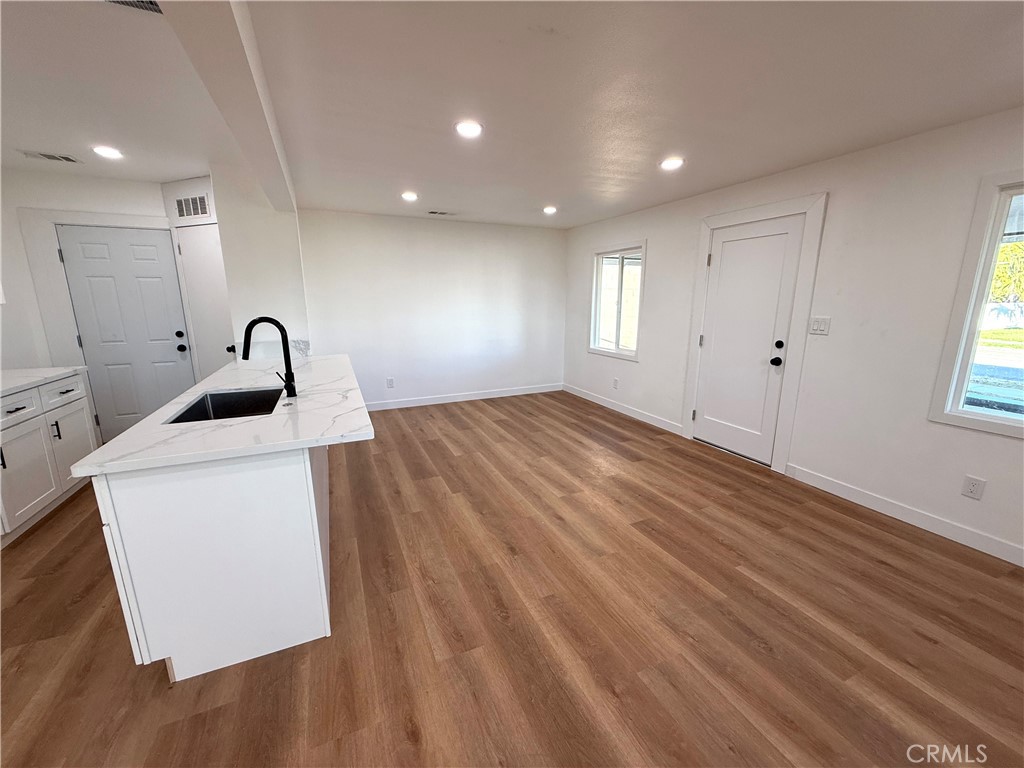 124 South Olive Avenue Rialto, CA 92376 - Photo 4 of 33