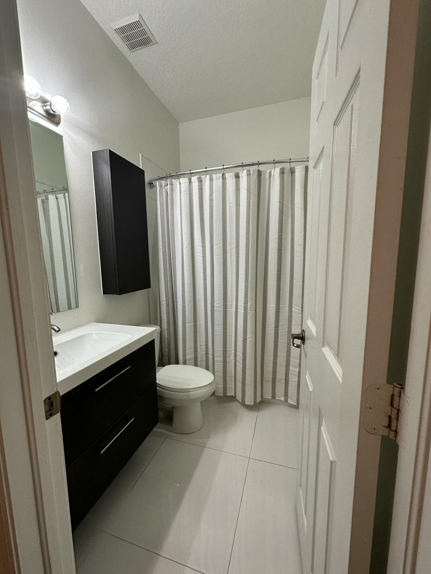 14013 Southwest 49th Street Miramar, FL 33027 - Photo 12 of 12 IMG_1166 2