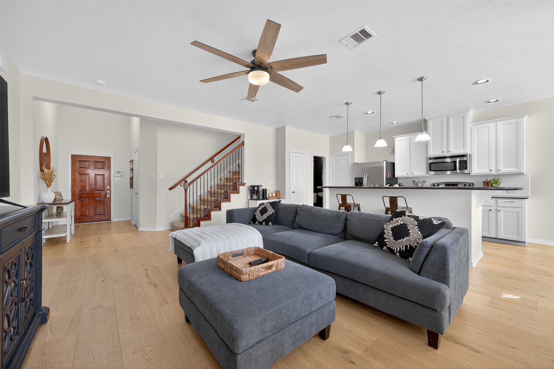 2806 Windy Thicket Lane Houston, TX 77082 - Photo 9 of 38 a living room with furniture kitchen view and a chandelier