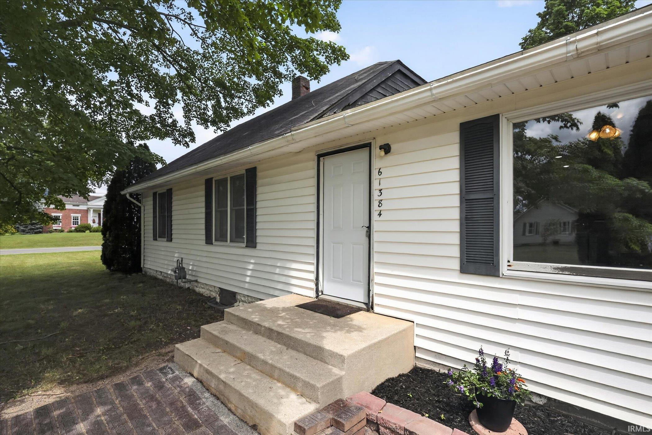 61384 Oak Road South Bend, IN 46614 - Photo 4 of 32 Gallery Image 4