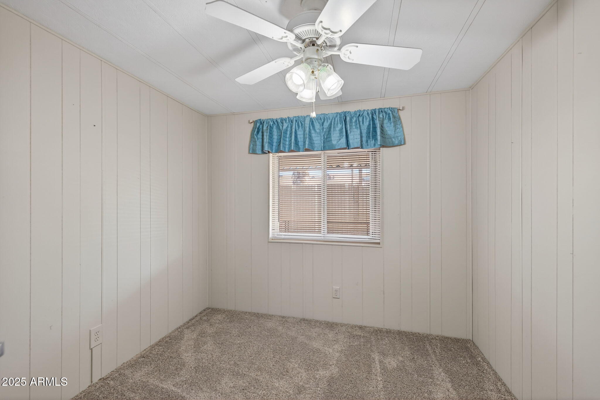 201 South Greenfield Road, Unit 310 Mesa, AZ 85206 - Photo 20 of 34 an empty room with windows and fan