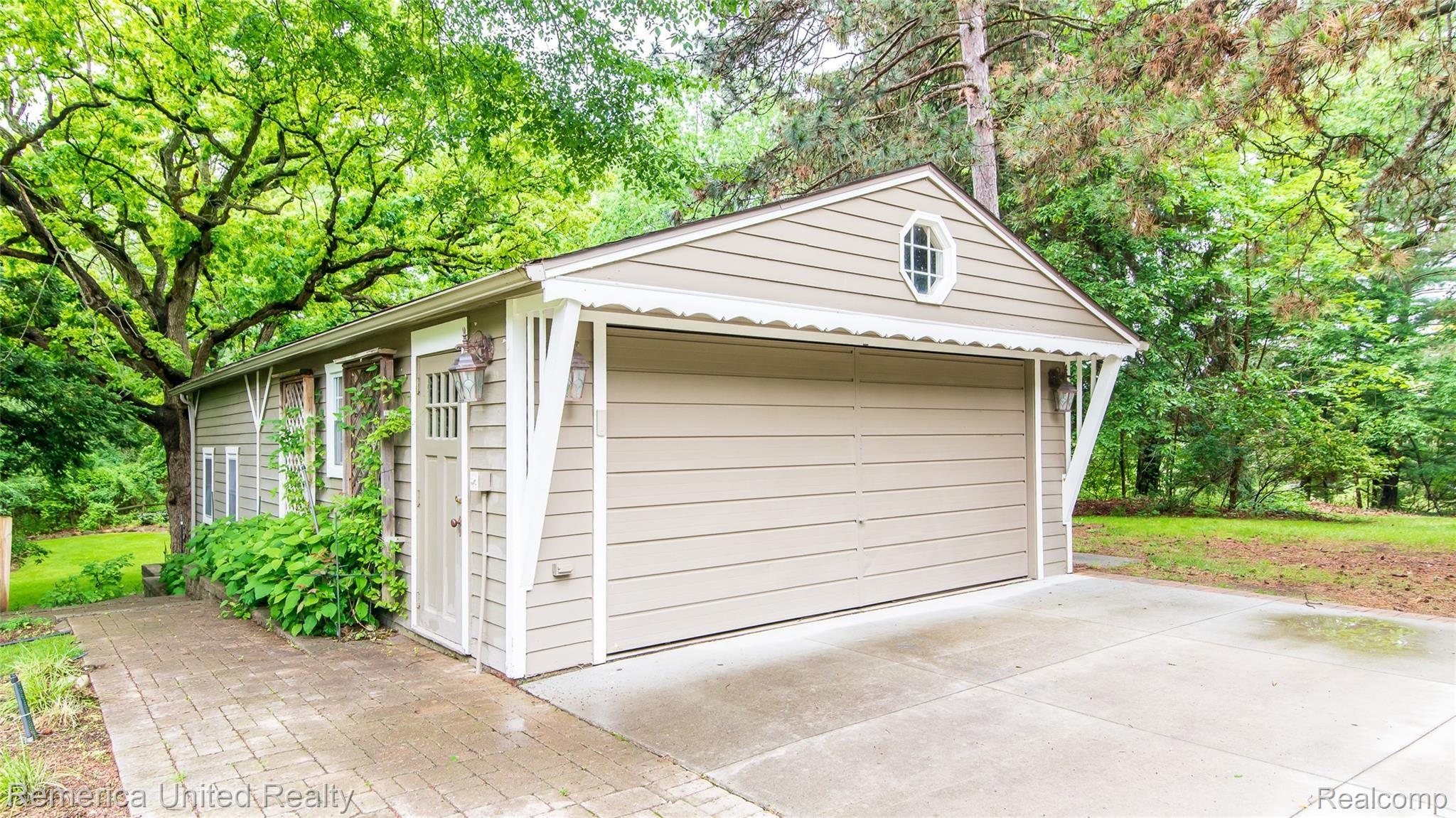 2095 West Commerce Road Milford, MI 48380 - Photo 56 of 61 Garage.jpg