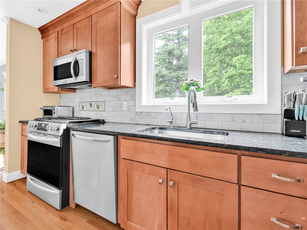 10 Victory Falls Road Coventry, RI 02827 - Photo 14 of 36 Kitchen