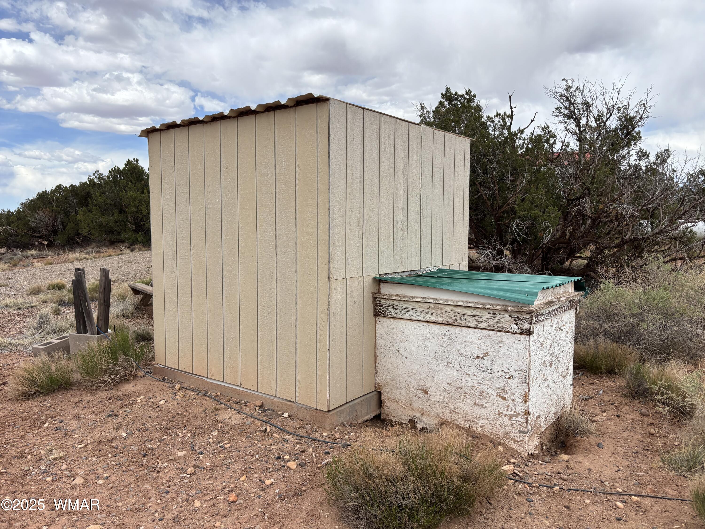 5233 Concho Ocho Road Snowflake, AZ 85937 - Photo 11 of 19 a backyard of a house with a yard and garage