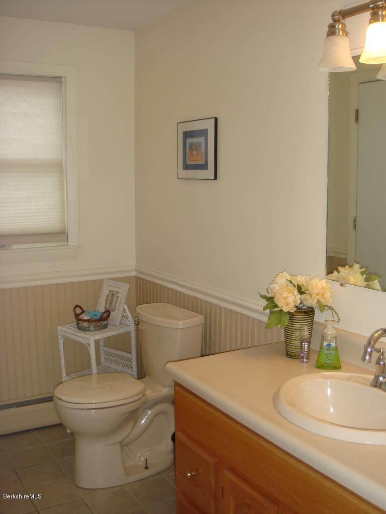 608 Henderson Road Williamstown, MA 01267 - Photo 10 of 28 Bath
