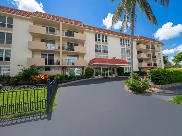 $2,600 | 1000 Spanish River Road, Unit 4P, Boca Raton, FL 33432