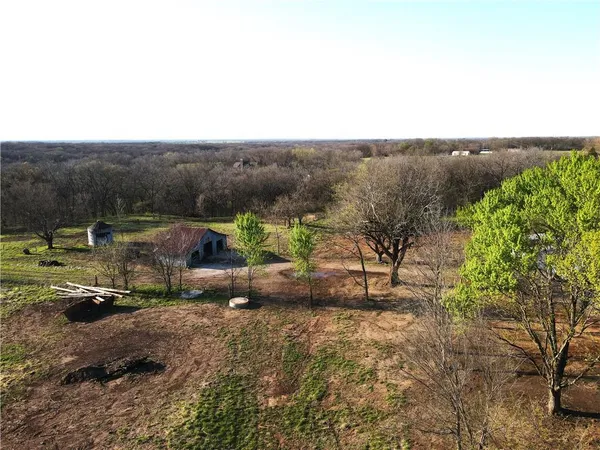 $264,000 | 1112 Southwest 21st Road, Chilhowee, MO 64733