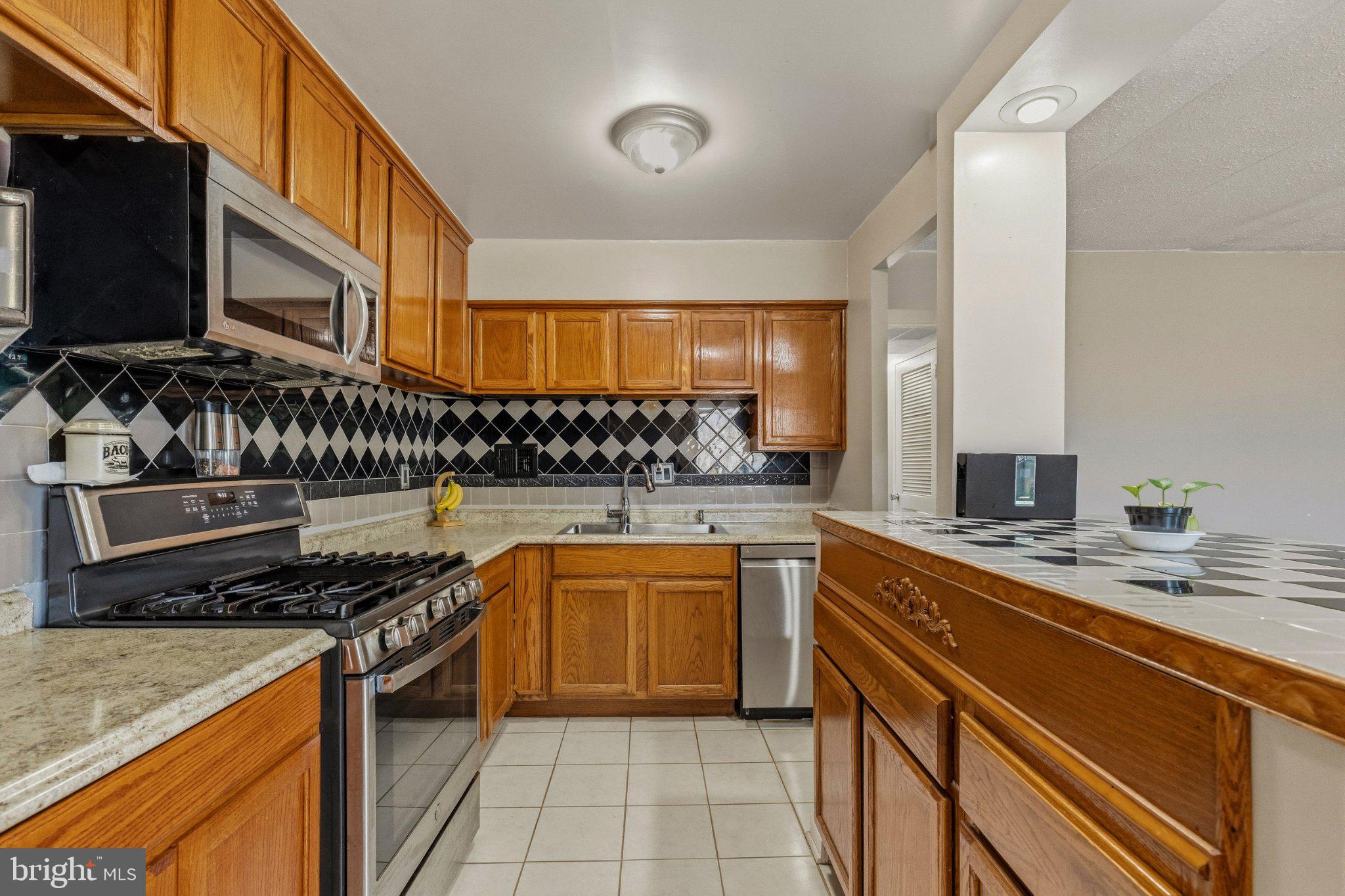 2638 Fort Farnsworth Road, Unit 118 Alexandria, VA 22303 - Photo 41 of 71 Kitchen