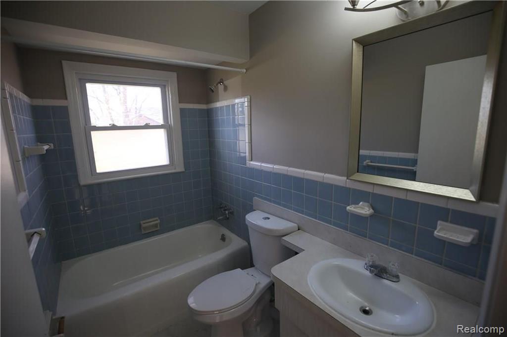 32134 Warren Road Westland, MI 48185 - Photo 11 of 20