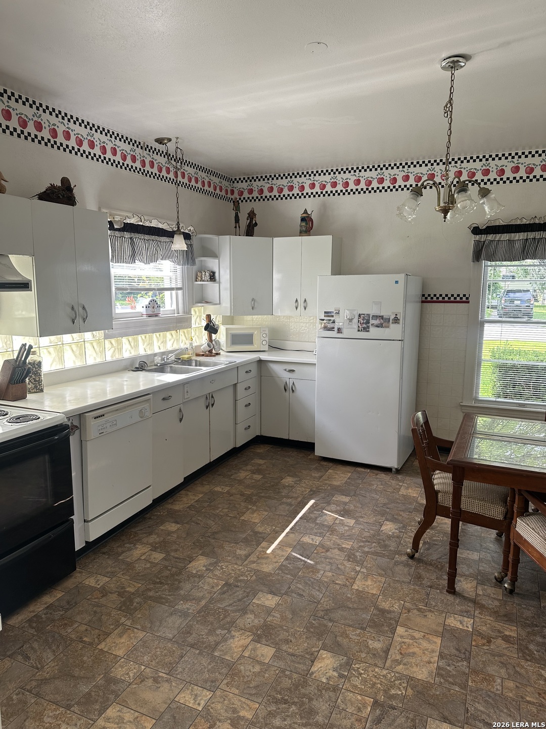 844 Laurel Street Uvalde, TX 78801 - Photo 14 of 28