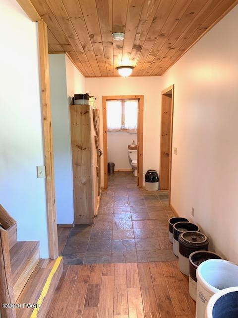 211 Schuman Road Damascus, PA 18415 - Photo 59 of 115 1st Floor Hallway