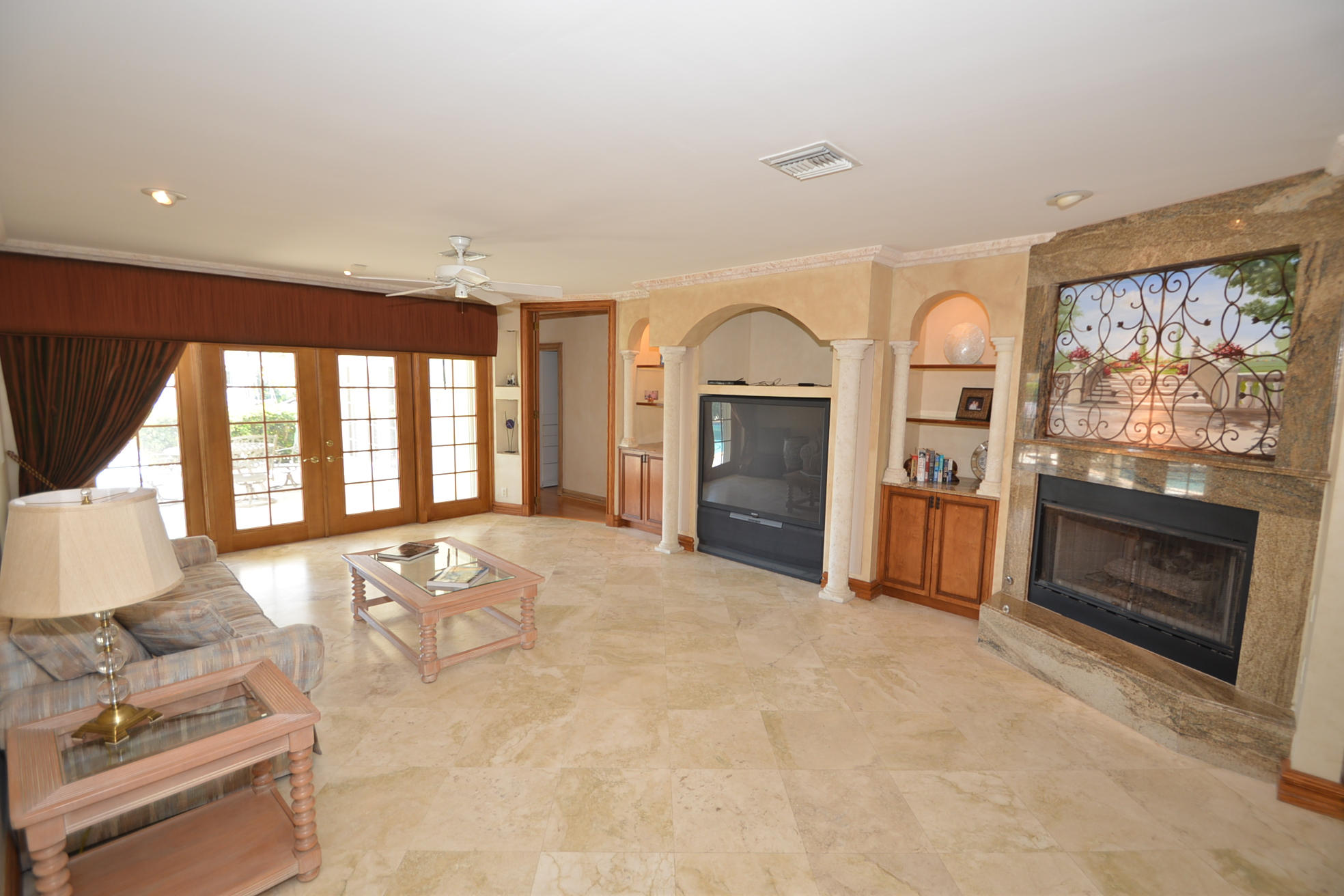 540 Northeast 14th Street Boca Raton, FL 33432 - Photo 18 of 41 Living Room