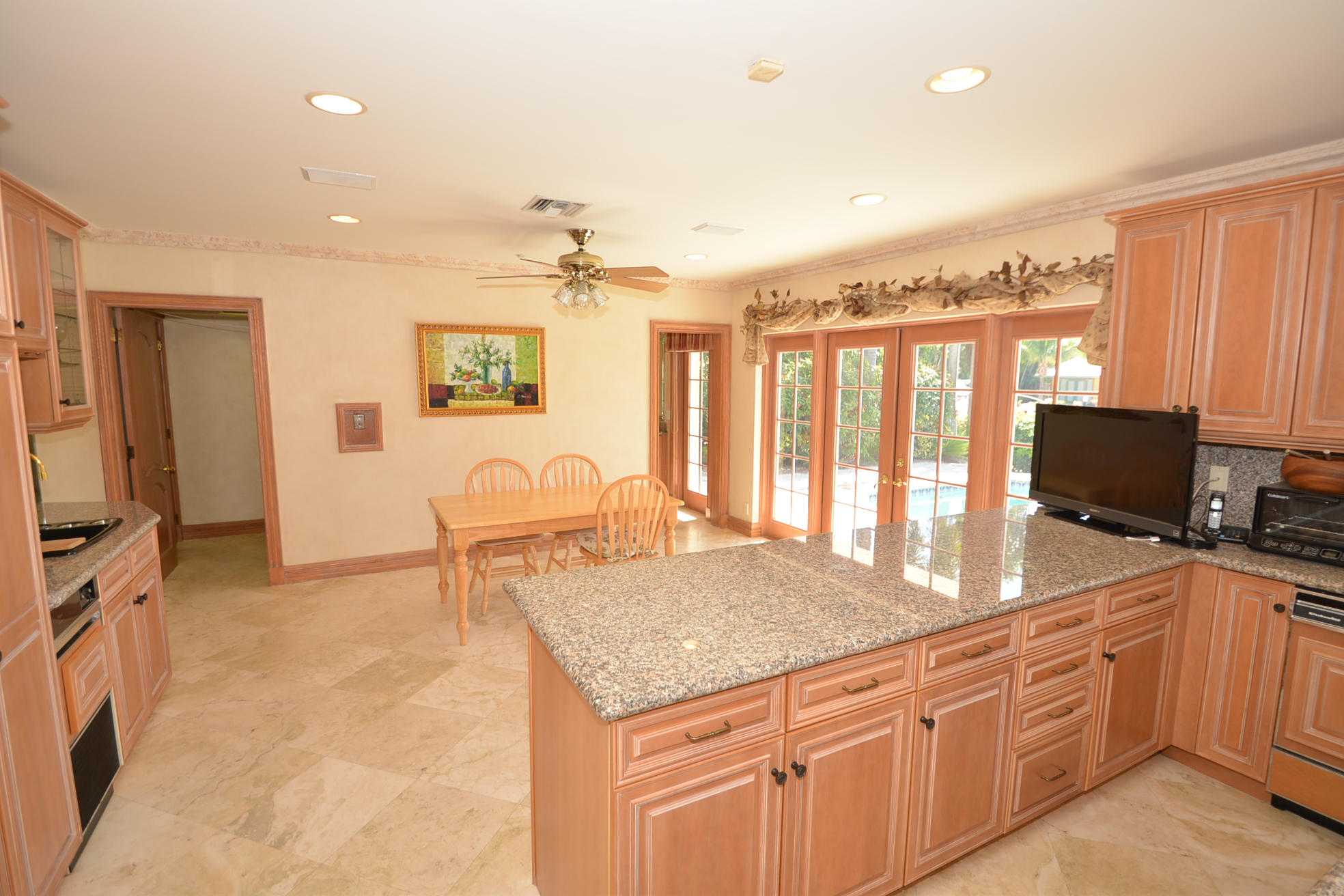540 Northeast 14th Street Boca Raton, FL 33432 - Photo 5 of 41 Kitchen