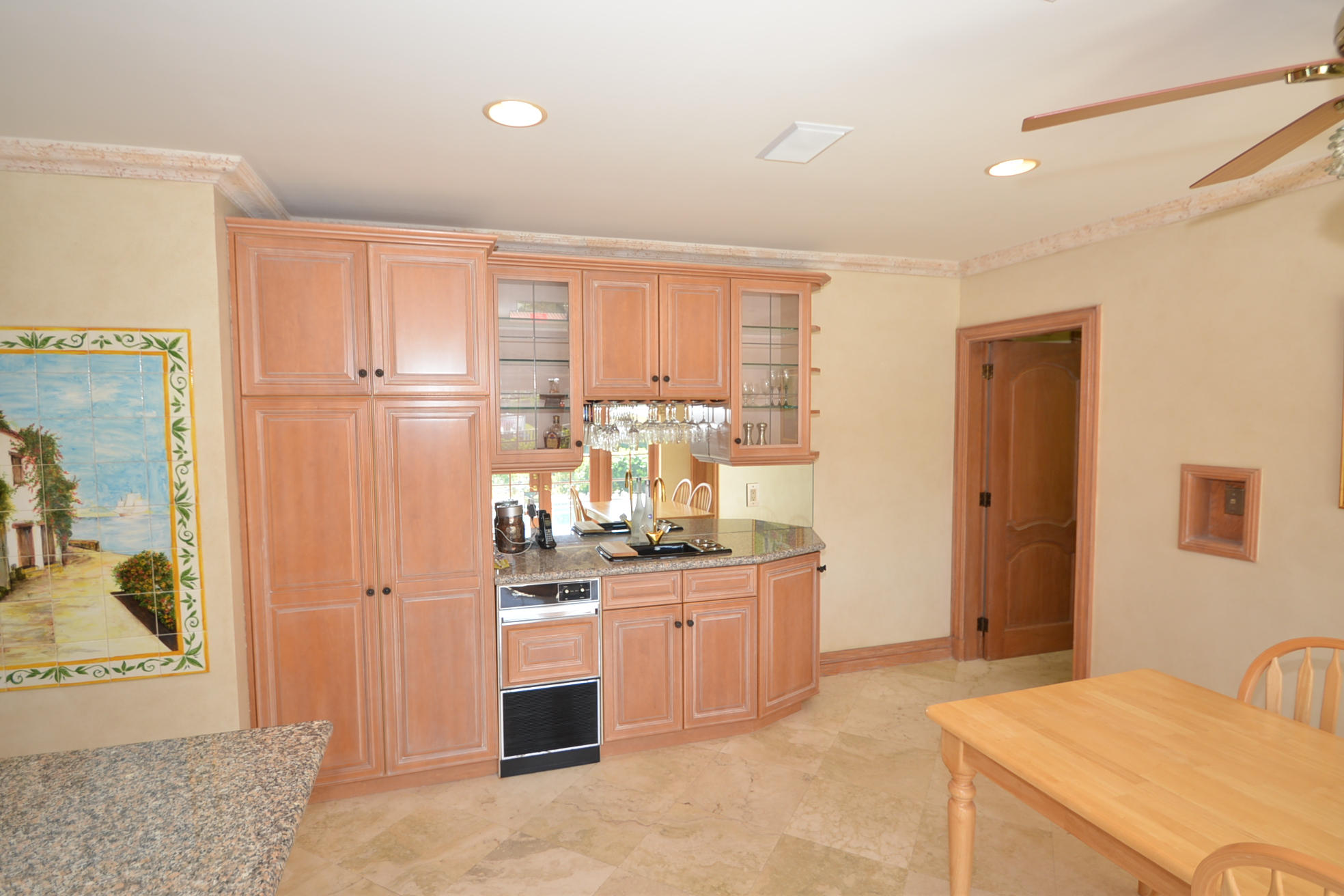 540 Northeast 14th Street Boca Raton, FL 33432 - Photo 9 of 41 Wet Bar