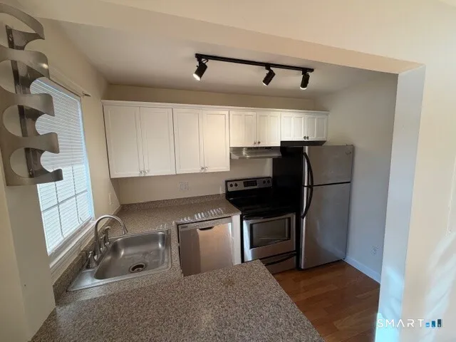 $2,250 | 8 Oakwood Avenue, Unit C3, Norwalk, CT 06850