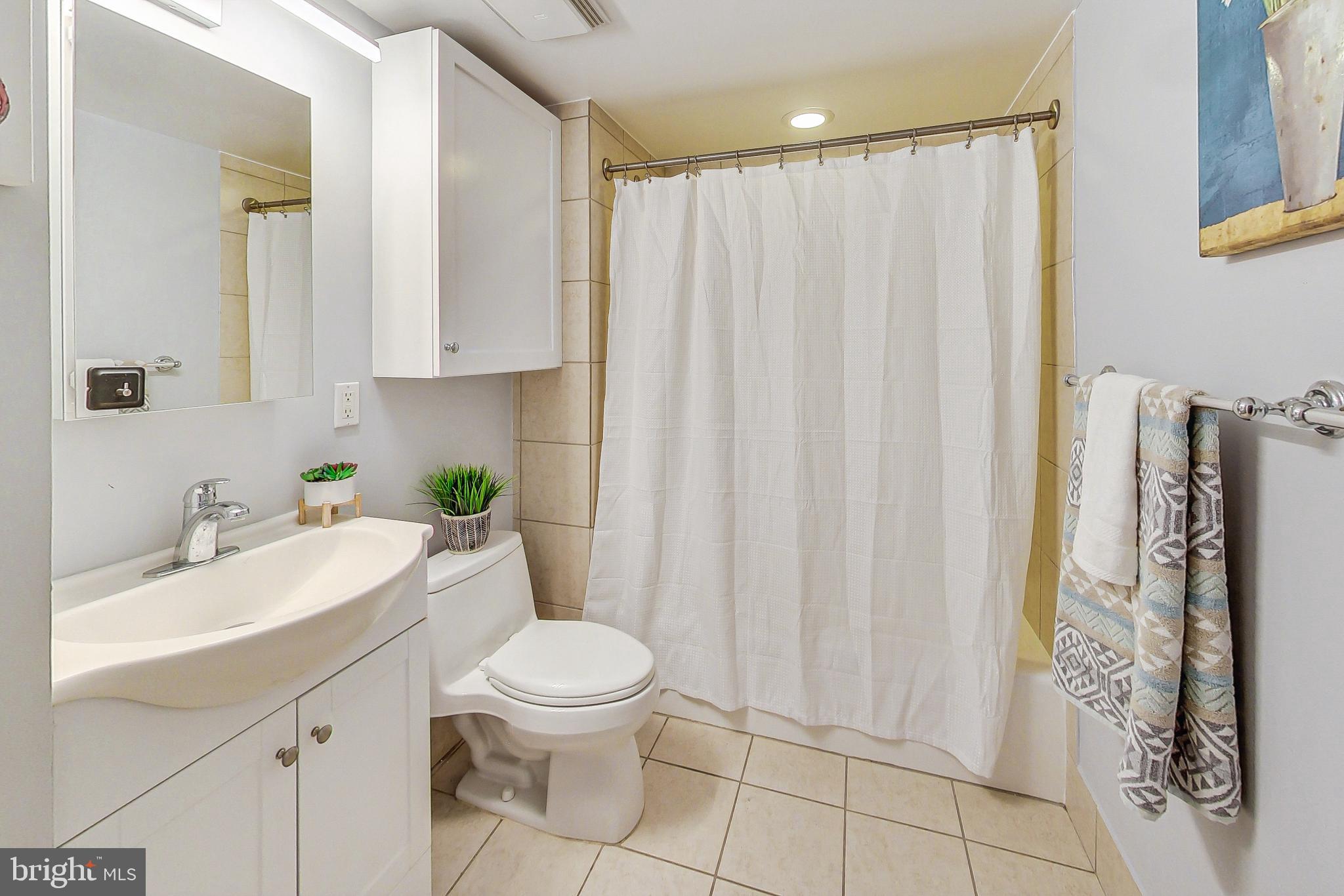 2328 Champlain Street Northwest, Unit 202 Washington, DC 20009 - Photo 18 of 19