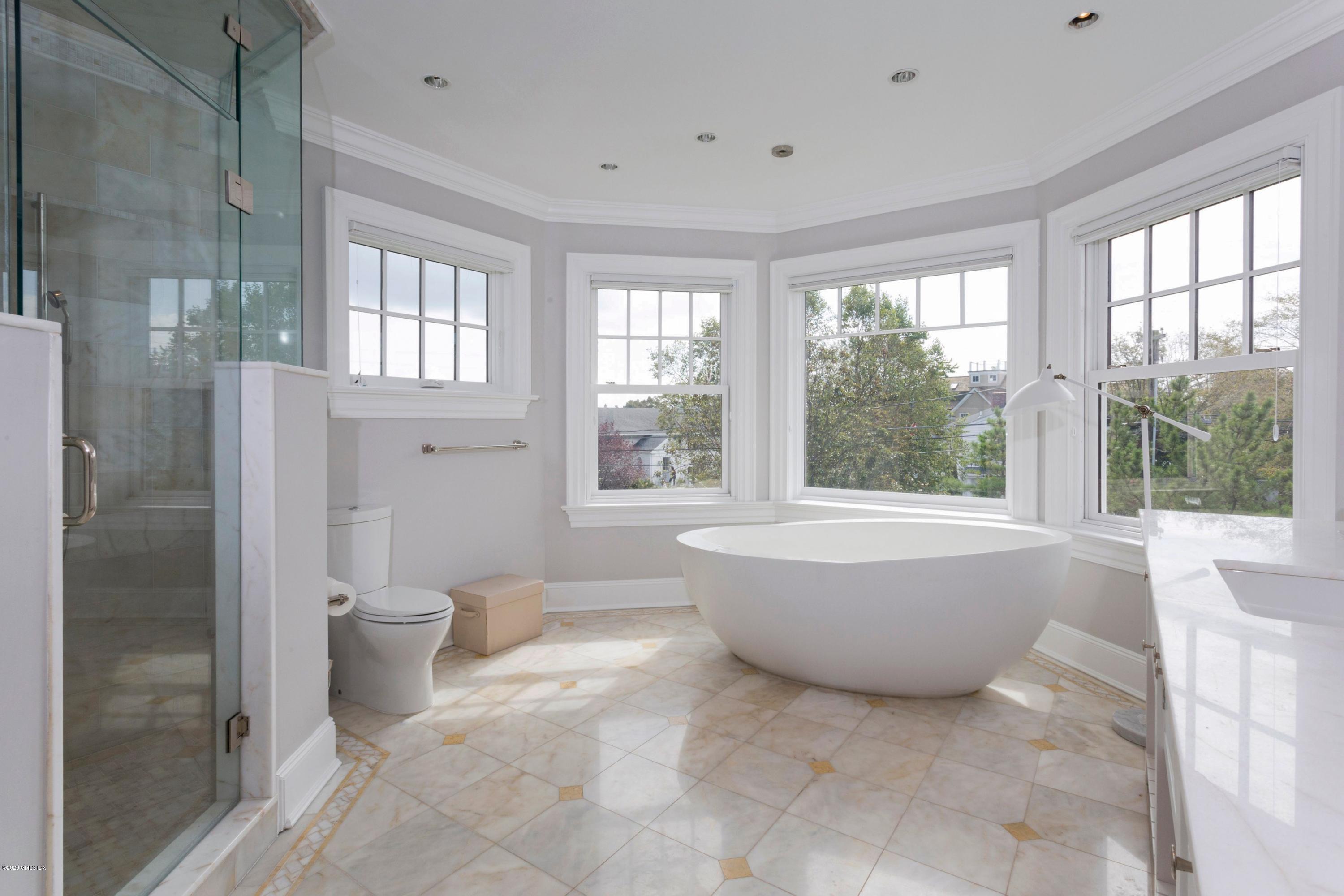 186 Shore Road Old Greenwich, CT 06870 - Photo 20 of 37 a bathroom with a bathtub and toilet
