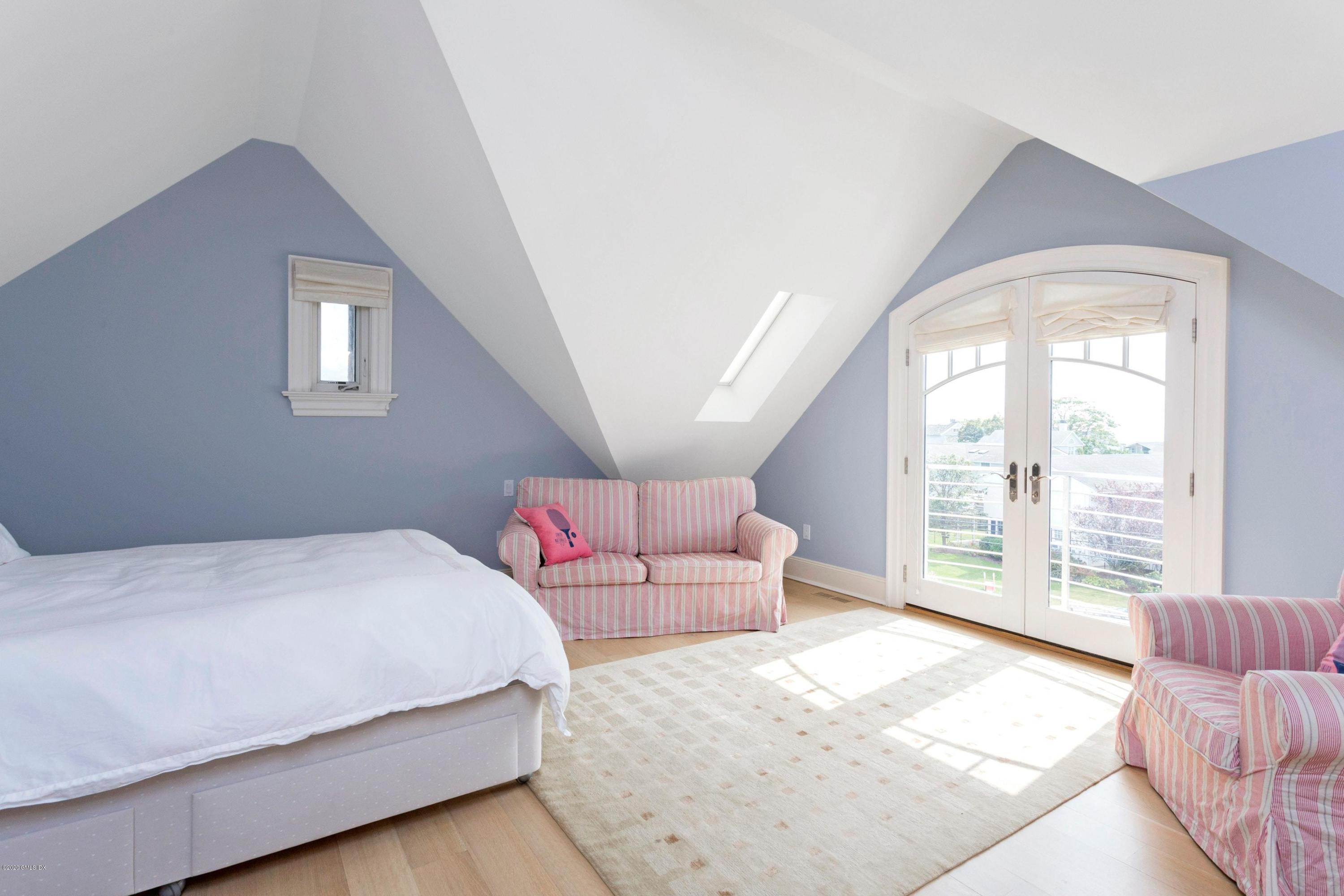 186 Shore Road Old Greenwich, CT 06870 - Photo 33 of 37 a bedroom with a large bed and a couch