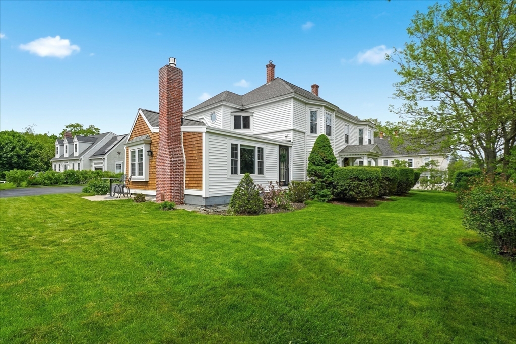27 Haverhill Road, Unit B Amesbury, MA 01913 - Photo 3 of 36