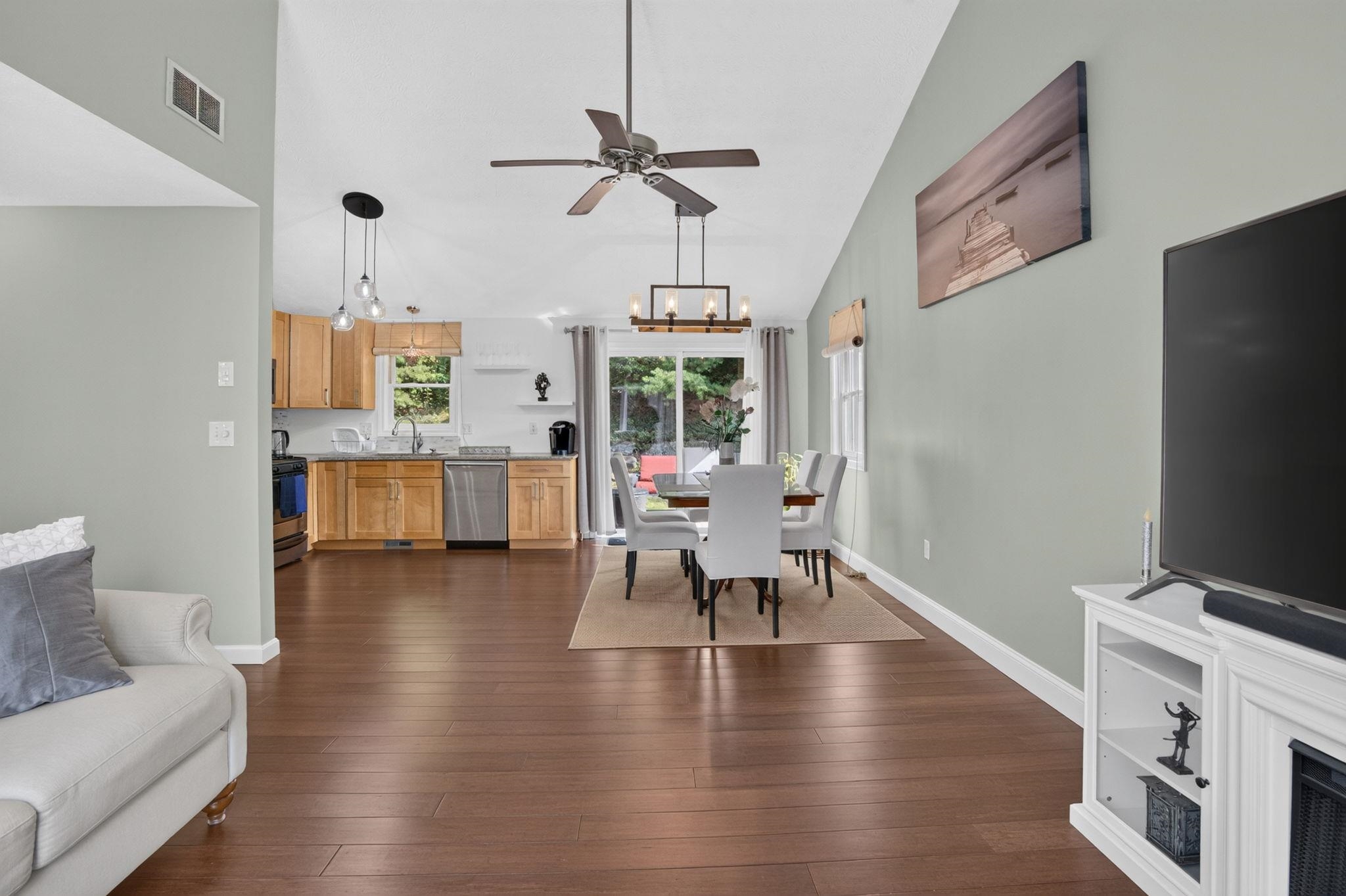 18 Cobble Hill Road Nashua, NH 03062 - Photo 11 of 44