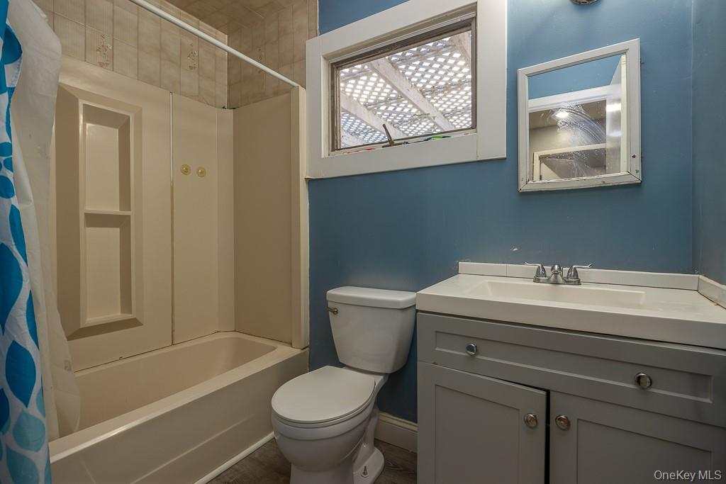 19 James Road Monroe, NY 10950 - Photo 13 of 22 a bathroom with a sink toilet and a bathtub