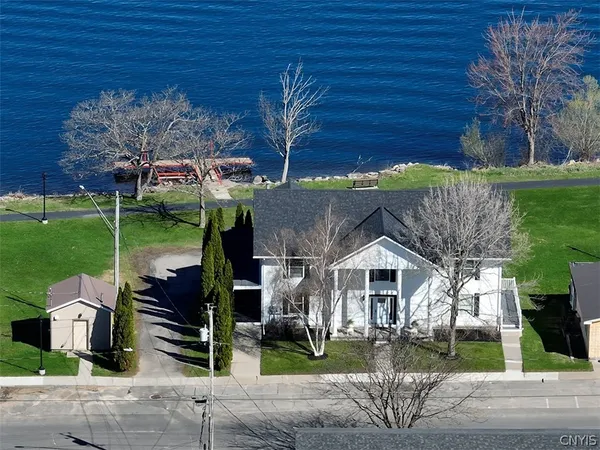 $875,000 | 131 St Lawrence Avenue, Waddington, NY 13694