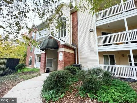 $1,950 | 1532 Lincoln Way, Unit 304, McLean, VA 22102
