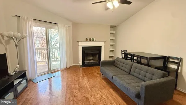 $1,950 | 1532 Lincoln Way, Unit 304, McLean, VA 22102