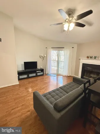 $1,950 | 1532 Lincoln Way, Unit 304, McLean, VA 22102