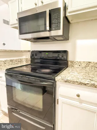 $1,950 | 1532 Lincoln Way, Unit 304, McLean, VA 22102