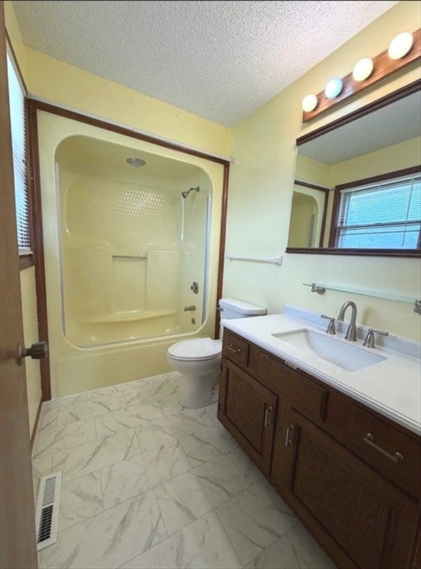 1201 Ridgeway Road Macon, MO 63552 - Photo 15 of 43 Gallery Image 15