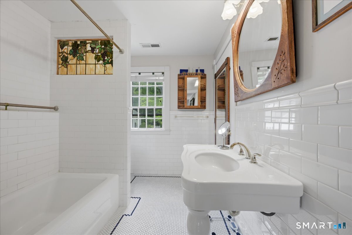8 Meeting House Road Haddam, CT 06438 - Photo 33 of 40 Additional full bath on the second floor