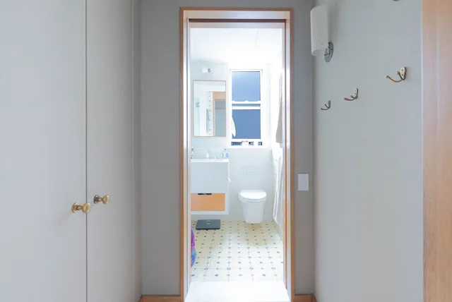 a bathroom with a toilet