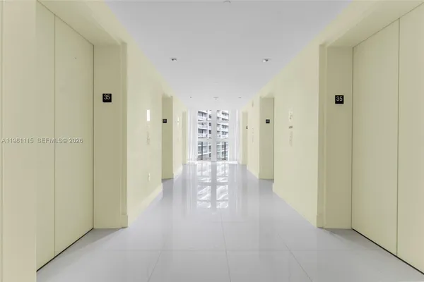 a very nice looking room with many windows