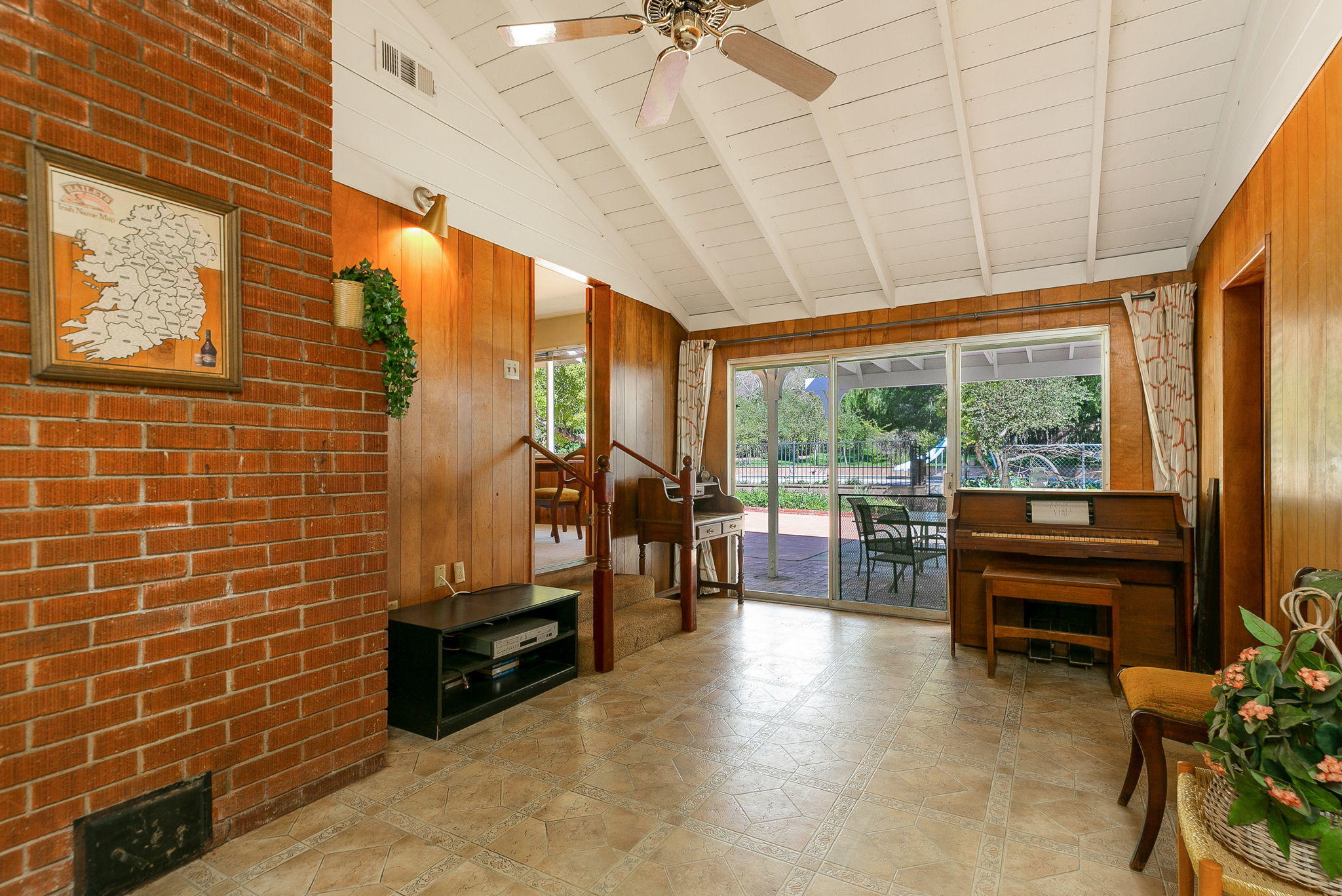 714 El Toro Road Ojai, CA 93023 - Photo 16 of 32 20-web-or-mls-UpmarketMedia_714ElToro-20